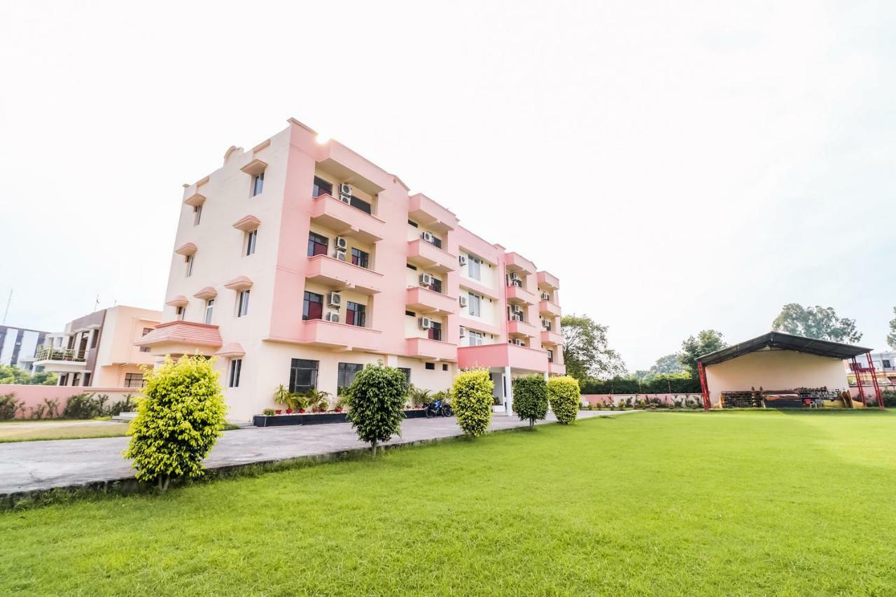 Capital O 60233 Brij Ki Rasoi Deluxe Lucknow Exterior foto