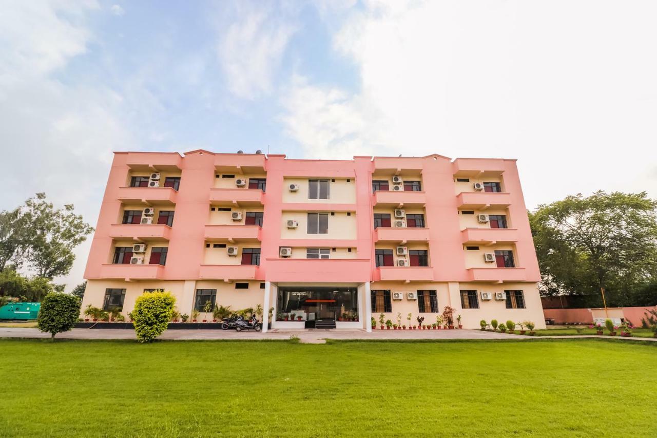 Capital O 60233 Brij Ki Rasoi Deluxe Lucknow Exterior foto